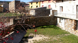 Cour du Gîte Navarre à Dorres